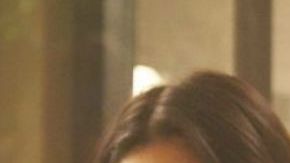 Shay Mitchell y Elizabeth Lail en "You"