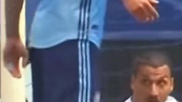 El conato de bronca entre Zlatan Ibrahimovic del LA Galaxy y el portero Sean Johnson del NYFC.