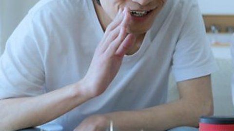 Todos los asistentes virtuales tienen voces femeninas.