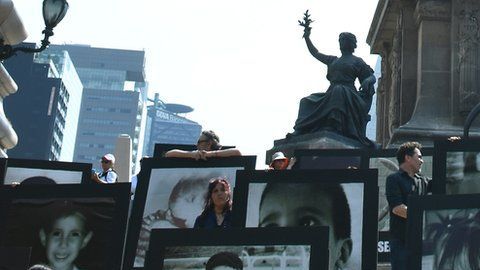 Los padres de los niños fallecidos y heridos exigen justicia.