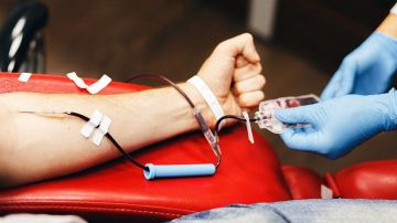 Donar sangre es un acto humanitario.