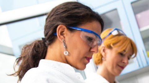 La medicina personalizada estudia la información de los genomas.