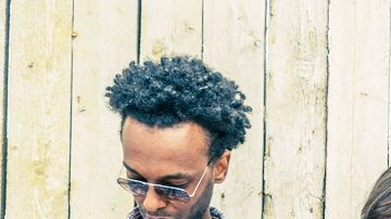 El uso de celulares está generando una protuberancia en la base del cráneo.