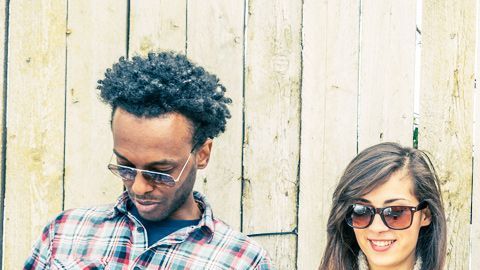 El uso de celulares está generando una protuberancia en la base del cráneo.