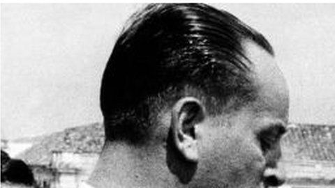 Árbenz renunció a la presidencia el 27 de junio de 1964.