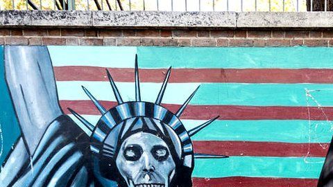 Para muchos en Irán, EEUU se inmiscuye en su país.