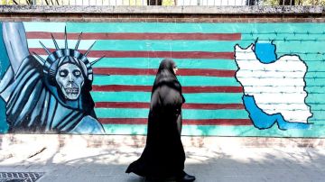 Para muchos en Irán, EEUU se inmiscuye en su país.