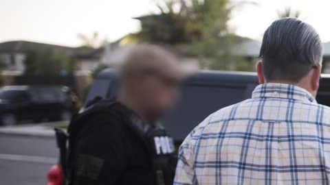 Trump cumple su amenaza de una gran operación de ICE
