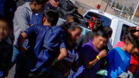 Un grupo de más de 1000 inmigrantes capturado por la Patrulla Fronteriza.