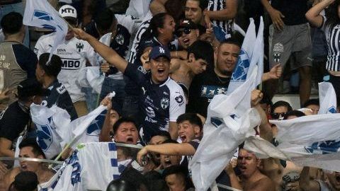 Jugadores de Rayados de Monterrey festejan el gol que les dio el título en la final de la Concachampions contra los Tigres.
