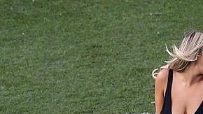 Una rubia con poca ropa invadió la cancha en la final de la UEFA Champions League