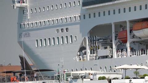 Las imágenes del impacto recorrieron la prensa internacional.