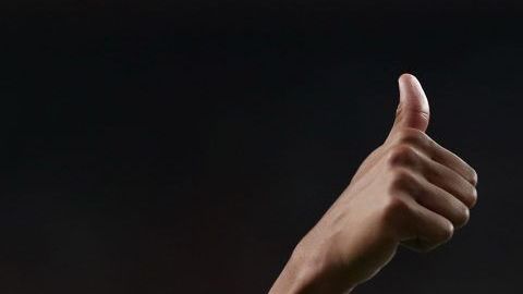 El francés Kylian Mbappe celebra tras anotarle a Andorra.