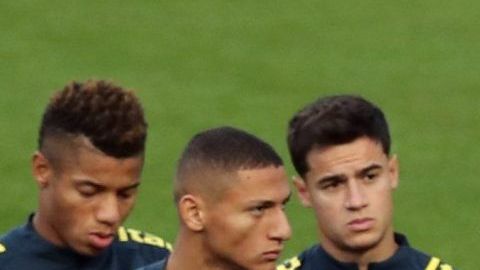 El entrenador de Brasil Tite dirige un entrenamiento este martes en el estadio Pacaembu de Sao Paulo.