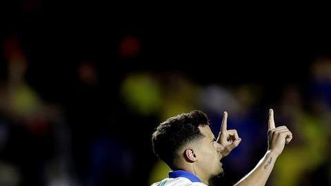Philippe Coutinho colaboró con dos goles en el triunfo de Brasil 3-0 sobre Bolivia
