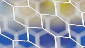 Rodrigo Rojas de Paraguay recibe atención médica tras lesionarse en el partido Paraguay-Catar de la Copa América.