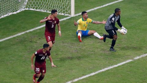 Brasil reclamó dos goles ante Venezuela pero el VAR se los negó. Primer empate en la Copa América.