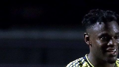 Los colombianos Duvan Zapata y James Rodríguez celebran un gol a Catar en la Copa América.