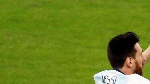 Lionel Messi celebra un gol para Argentina frente a Paraguay en la Copa América.