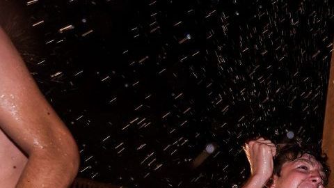 Miles de aficionados del Real Mallorca celebran en  Palma de Mallorca el ascenso a Primera de su equipo.