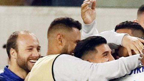 Jugadores de Honduras celebran la goleada a El Salvador en la Copa Oro.