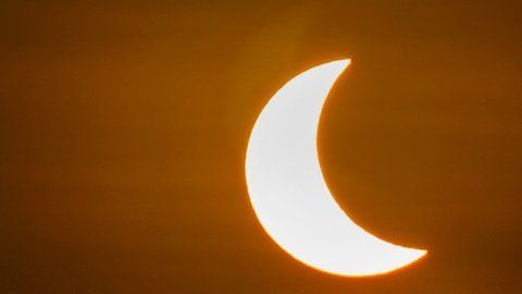 Hoy en día los eclipses totales de sol se pueden predecir con exactitud.