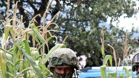 Las fuerzas armadas se enfrentaron a los huachicoleros.