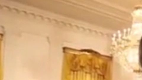 Alla Ausheva rindió juramente como ciudadana de EEUU en una ceremonia en la Casa Blanca.