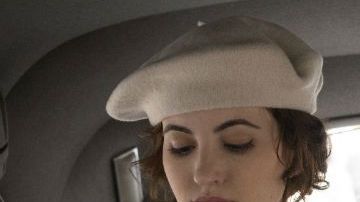 Ivana Baquero y Alejandra Onieva en "Alta mar"