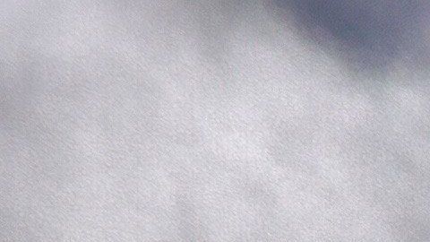 Los autos negros resaltan más los detalles, incluyendo el polvo y las manchas de agua