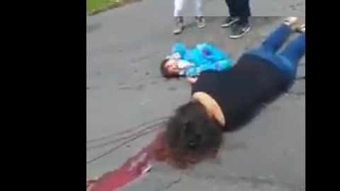 El bebé murió en el hospital tras ser baleado.