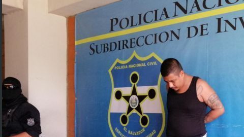 Capturan a supuesto cabecilla de la MS-13 acusado de ordenar homicidios de policías.