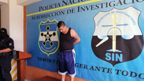 Capturan a supuesto cabecilla de la MS-13 acusado de ordenar homicidios de policías.