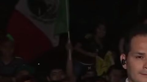 El "Chaco" Giménez fue sorprendido por un aficionado que lo besó