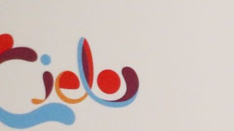 Ángela Ponce fue reconocida en la gala Cielo, en Nueva York.