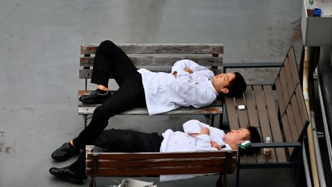 Dormir durante el horario de trabajo no es mal visto en Japón.