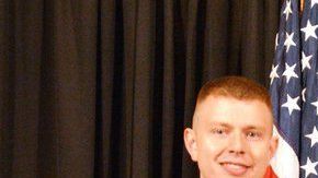 Mark Boede junto a los policías que trabajaron el caso.