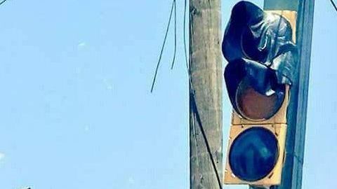 Así lucen los semáforos por el calor.