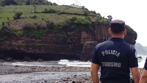 La playa Mizata representa un enorme atractivo para los surfistas nacionales y extranjeros por su distinguida formación de olas.