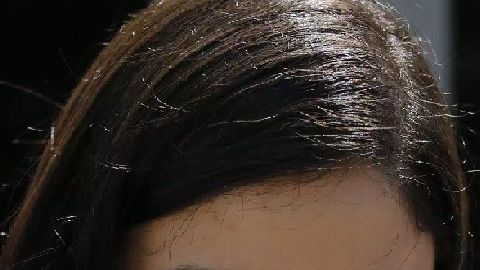 Emma Coronel ayudó a su esposo a escapar de la cárcel, revela testigo.