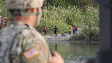 Al igual que esta familia centroamericana, muchas más esperan en Matamoros para solicitar asilo.