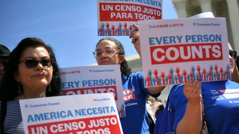 Manifestantes exigen un censo justo ante el Tribunal Supremoa.