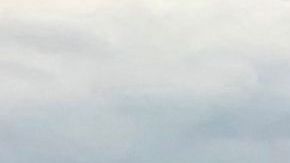 Tras el aterrizaje de emergencia, el avión quedó envuelto en llamas