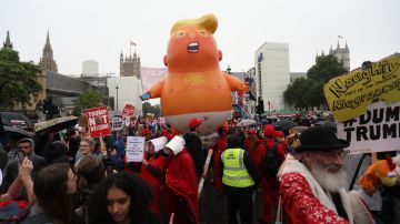 Las protestas aumentan en Inglaterra por la visita de Trump.