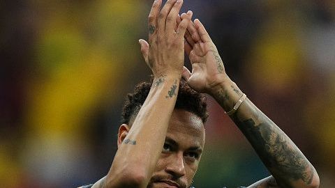BRASILIA, BRAZIL - JUNE 05: Neymar Jr of Brazil applauds the fans before the International Friendly Match between Brazil and Qatar at Mane Garrincha Stadium on June 5, 2019 in Brasilia, Brazil. (Photo by Buda Mendes/Getty Images)