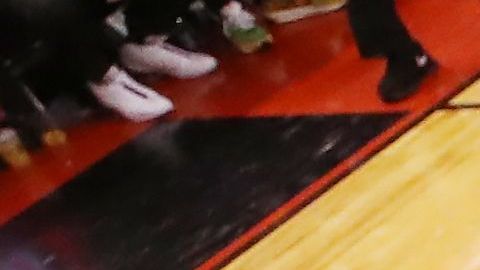 Andre Iguodala haciendo una clavada en Toronto.