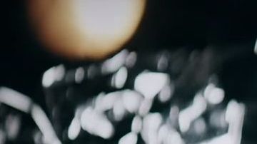 En el video se ve a menores encerrados en jaulas.