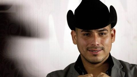 Espinoza Paz desmintió el lunes una relación personal con Lucero.