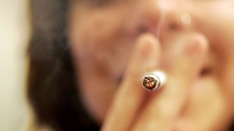 Nueva York endurece su ley contra el tabaco.