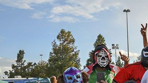 La afición de México, paga lo que sea por ver al Tri en el estadio NRG de Houston.